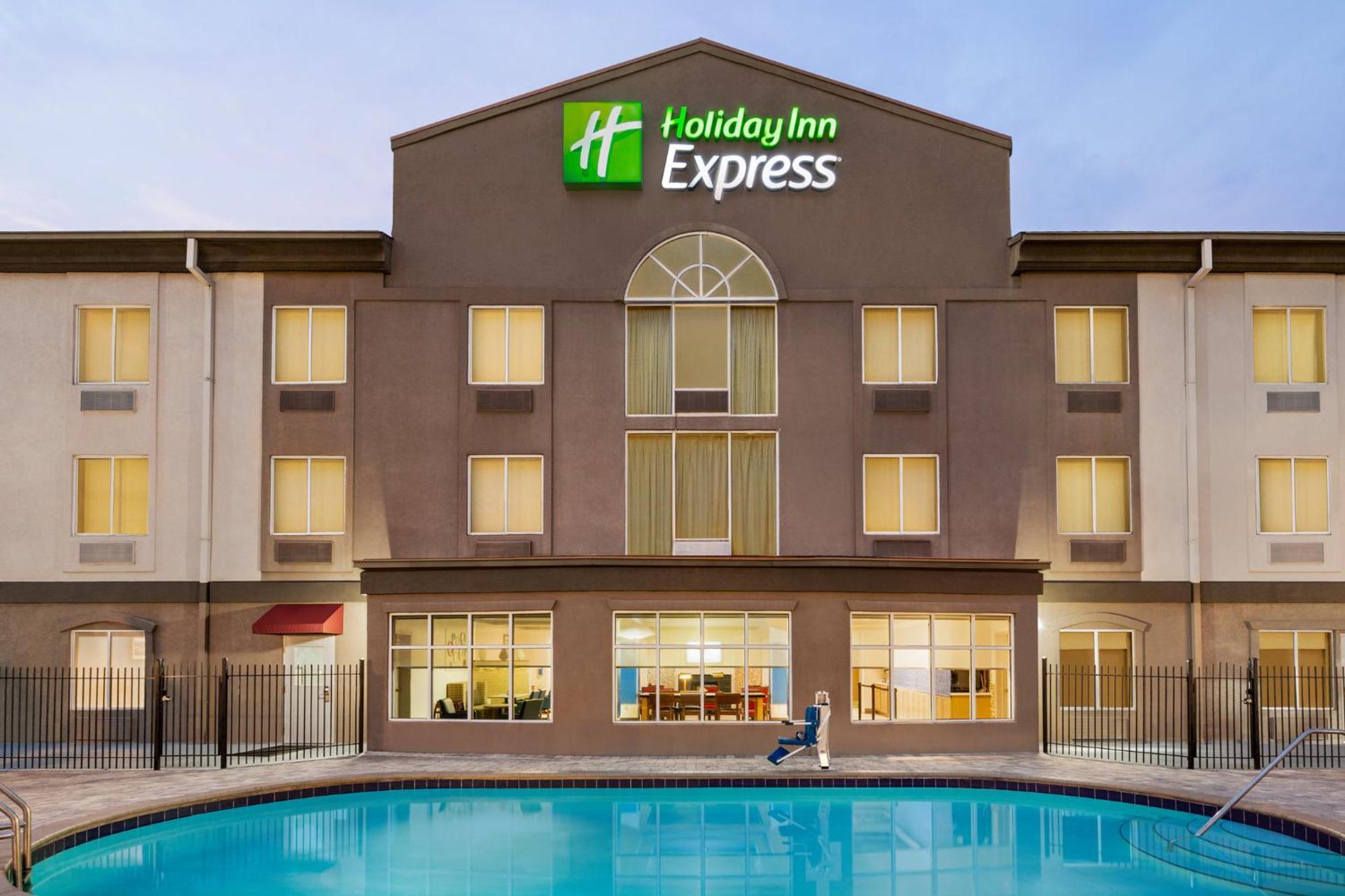 Holiday Inn Express Hotel & Suites Live Oak By Ihg Exterior foto